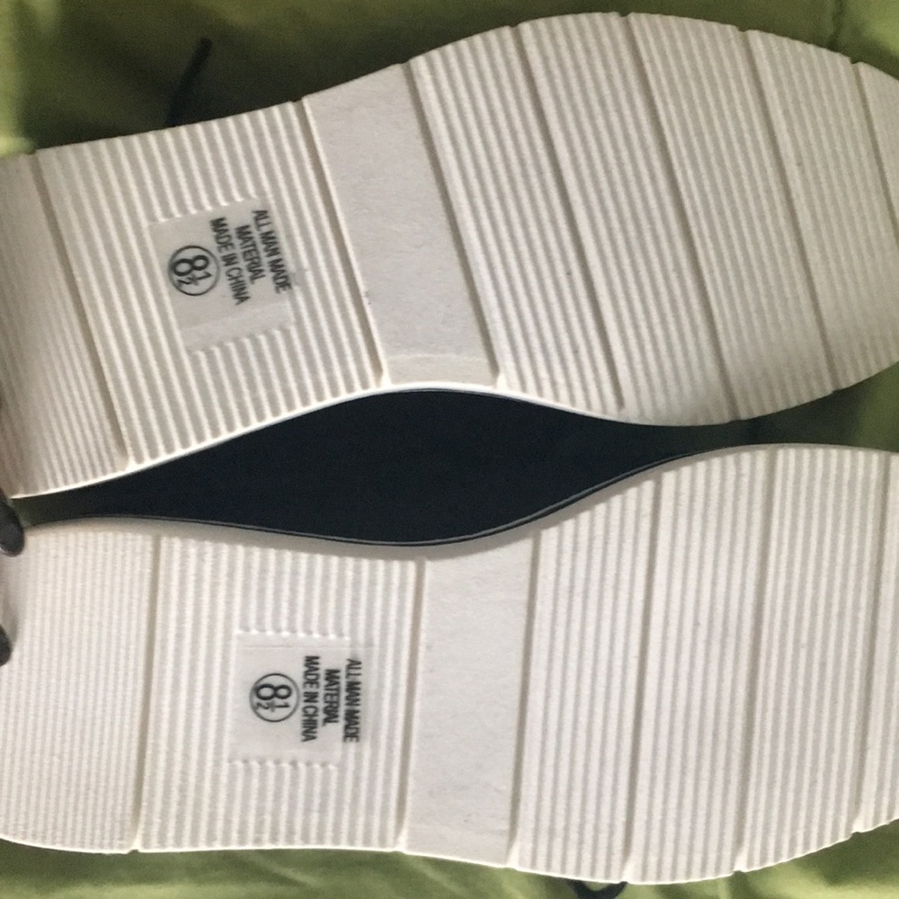 shoes - Picture 2 of 3